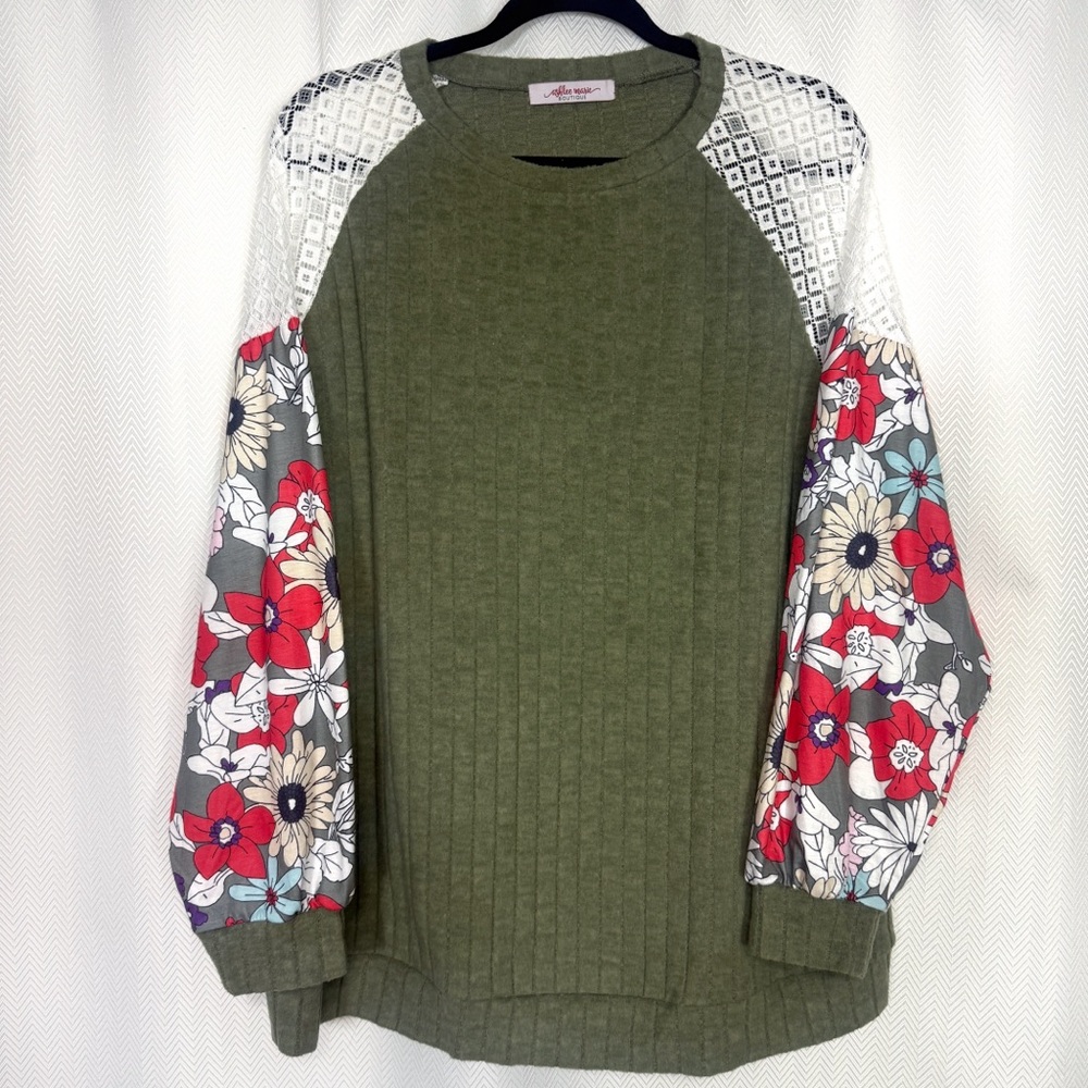 Ashlee Marie Boutique Mixed Media Top Size 2X